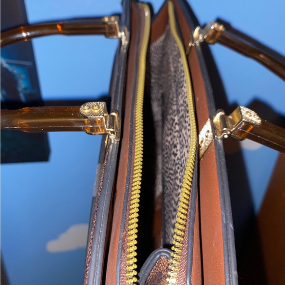 2 in 1 Large Tote Purse w/ Acrylic Circular Handles - Picture 6 of 16